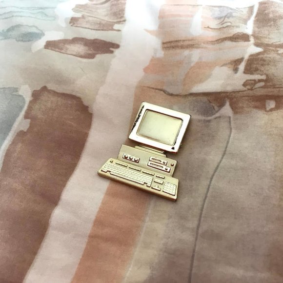 1980's Computer PC Brooch Pin Secretary - Picture 2 of 4